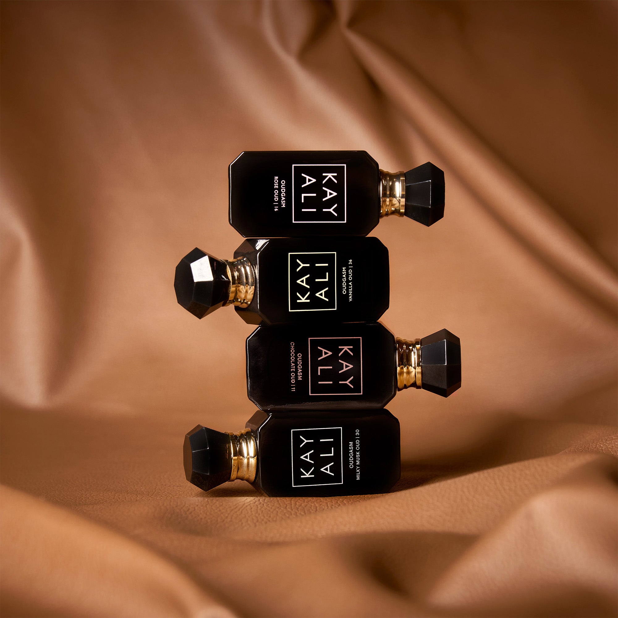 KAYALI OUDGASM ミニ香水セット 4本入り KAYALI Oudgasm Miniature Set | 4x10ml Oud Perfume Set – KAYALI UK